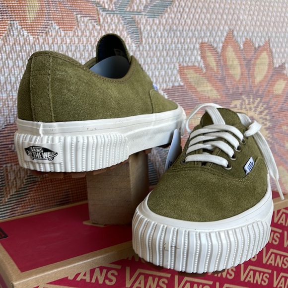 Vans WMNS Authentic 44 L
Anaheim Factory Og Suede
VN0005U4GRN
Sneakers - Picture 10 of 16